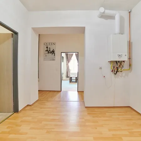 The Dante 1988, Centre Apartman *