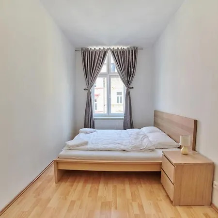 The Dante 1988, Centre Apartman Cheb