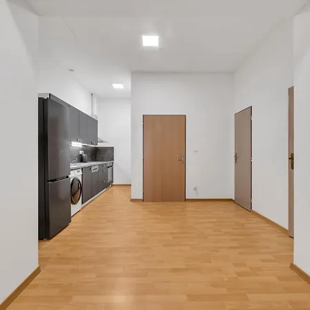 The Dante 1988, Centre Apartman