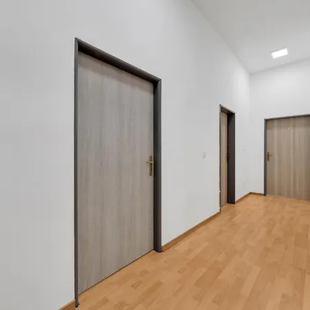 The Dante 1988, Centre Apartman