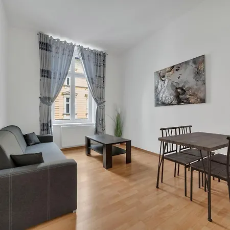 Apartman The Dante 1988, Centre