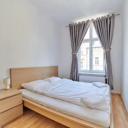 The Dante 1988, Centre Apartman *