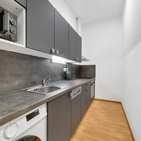 The Dante 1988, Centre Apartman