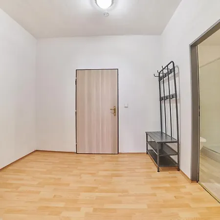 Apartman The Dante 1988, Centre